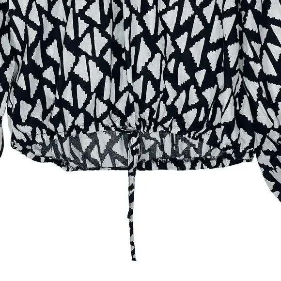 ANTHROPOLOGIE HAZEL Women’s Black and White Geo Print Cropped Top Med - Picture 2 of 4